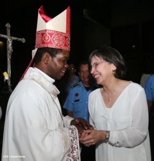 Miles de feligreses festejan el año nuevo con solemne procesión del Santísimo y eucaristía