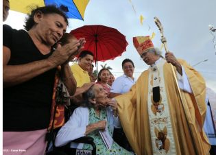 Miles de feligreses festejan el año nuevo con solemne procesión del Santísimo y eucaristía