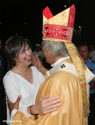 Miles de feligreses festejan el año nuevo con solemne procesión del Santísimo y eucaristía