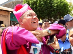 Monseñor René Sándigo asume como nuevo obispo de León y Chinandega