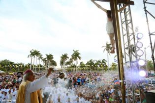 Miles de feligreses festejan el año nuevo con solemne procesión del Santísimo y eucaristía