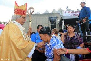 Miles de feligreses festejan el año nuevo con solemne procesión del Santísimo y eucaristía
