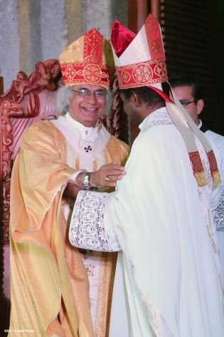 Miles de feligreses festejan el año nuevo con solemne procesión del Santísimo y eucaristía