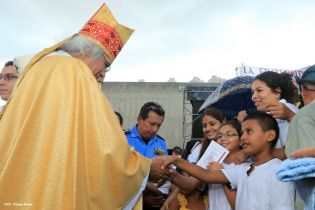 Miles de feligreses festejan el año nuevo con solemne procesión del Santísimo y eucaristía