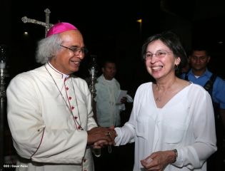 Miles de feligreses festejan el año nuevo con solemne procesión del Santísimo y eucaristía