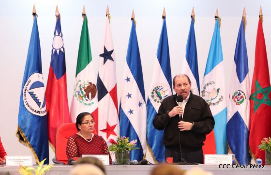 Presidente Daniel con diputados del Parlamento Centroamericano