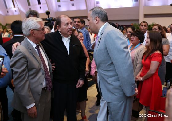 Presidente Daniel con diputados del Parlamento Centroamericano