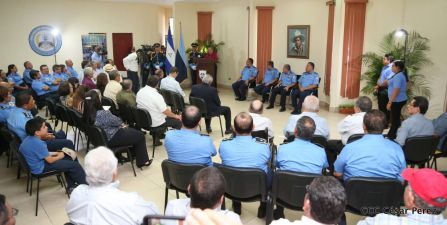 Medallas a Hombres y Mujeres de la Policía cuya disposición quedó demostrada en sus Años de Servicio al Pueblo