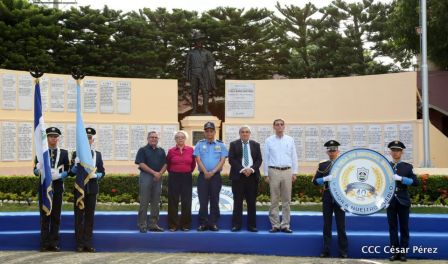 Medallas a Hombres y Mujeres de la Policía cuya disposición quedó demostrada en sus Años de Servicio al Pueblo