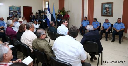 Medallas a Hombres y Mujeres de la Policía cuya disposición quedó demostrada en sus Años de Servicio al Pueblo
