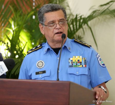 Medallas a Hombres y Mujeres de la Policía cuya disposición quedó demostrada en sus Años de Servicio al Pueblo
