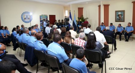 Medallas a Hombres y Mujeres de la Policía cuya disposición quedó demostrada en sus Años de Servicio al Pueblo
