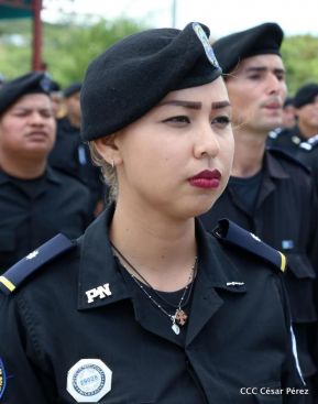 Imponen grados a miembros de la DOEP