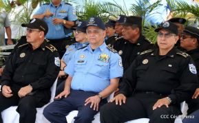 Imponen grados a miembros de la DOEP