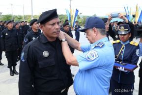 Imponen grados a miembros de la DOEP