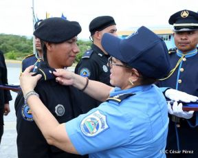 Imponen grados a miembros de la DOEP