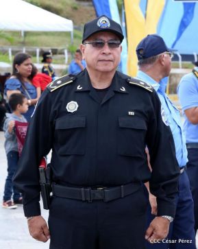 Imponen grados a miembros de la DOEP