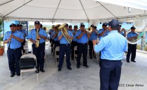 Imponen grados a miembros de la DOEP