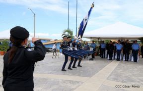Imponen grados a miembros de la DOEP