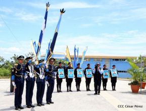 Imponen grados a miembros de la DOEP