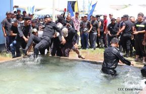 Imponen grados a miembros de la DOEP