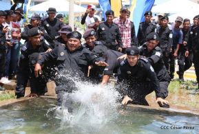Imponen grados a miembros de la DOEP