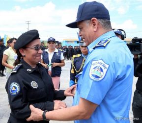 Imponen grados a miembros de la DOEP