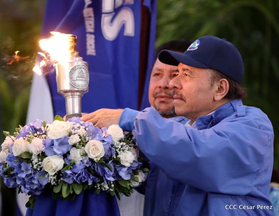 Presidente Daniel Ortega y vicepresidenta Rosario Murillo reciben la Antorcha de la Libertad y la Unidad Centroamericana