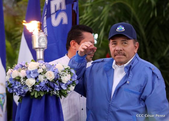 Presidente Daniel Ortega y vicepresidenta Rosario Murillo reciben la Antorcha de la Libertad y la Unidad Centroamericana