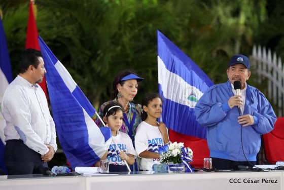 Presidente Daniel Ortega y vicepresidenta Rosario Murillo reciben la Antorcha de la Libertad y la Unidad Centroamericana