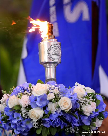 Presidente Daniel Ortega y vicepresidenta Rosario Murillo reciben la Antorcha de la Libertad y la Unidad Centroamericana