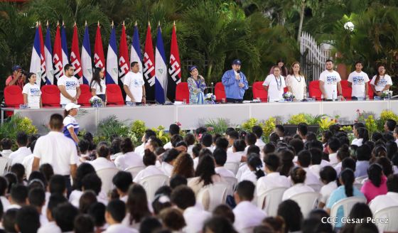Presidente Daniel Ortega y vicepresidenta Rosario Murillo reciben la Antorcha de la Libertad y la Unidad Centroamericana