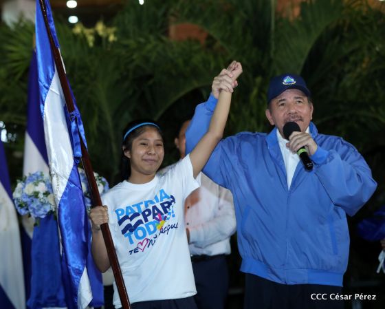 Presidente Daniel Ortega y vicepresidenta Rosario Murillo reciben la Antorcha de la Libertad y la Unidad Centroamericana