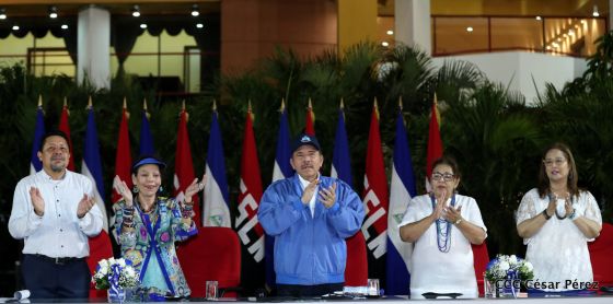 Presidente Daniel Ortega y vicepresidenta Rosario Murillo reciben la Antorcha de la Libertad y la Unidad Centroamericana
