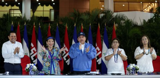 Presidente Daniel Ortega y vicepresidenta Rosario Murillo reciben la Antorcha de la Libertad y la Unidad Centroamericana