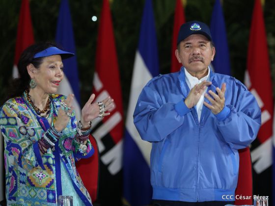 Presidente Daniel Ortega y vicepresidenta Rosario Murillo reciben la Antorcha de la Libertad y la Unidad Centroamericana