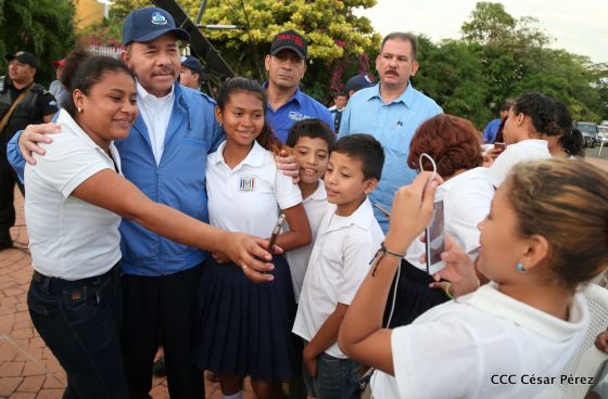 Presidente Daniel Ortega y vicepresidenta Rosario Murillo reciben la Antorcha de la Libertad y la Unidad Centroamericana