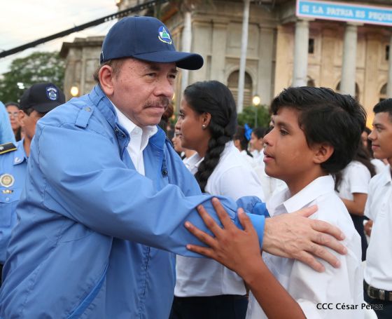 Presidente Daniel Ortega y vicepresidenta Rosario Murillo reciben la Antorcha de la Libertad y la Unidad Centroamericana