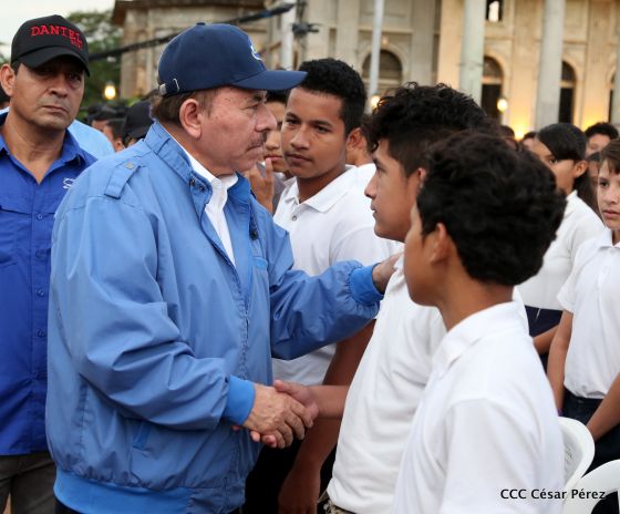Presidente Daniel Ortega y vicepresidenta Rosario Murillo reciben la Antorcha de la Libertad y la Unidad Centroamericana