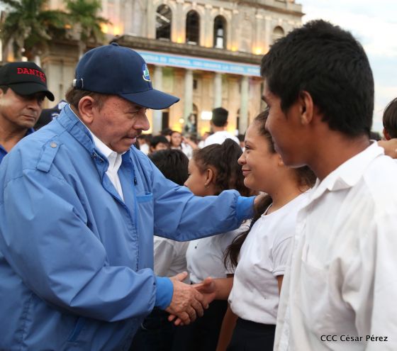 Presidente Daniel Ortega y vicepresidenta Rosario Murillo reciben la Antorcha de la Libertad y la Unidad Centroamericana