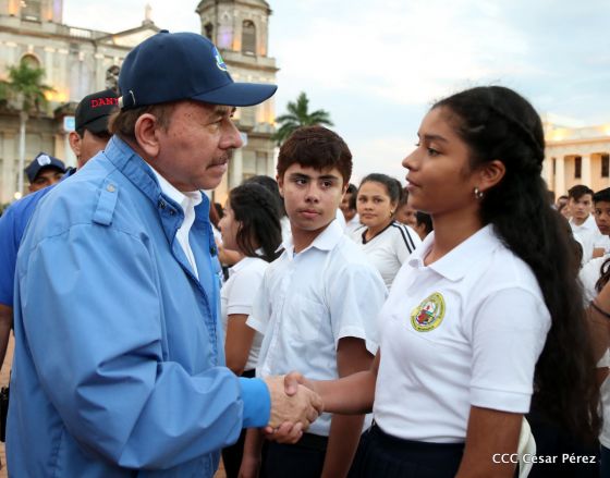 Presidente Daniel Ortega y vicepresidenta Rosario Murillo reciben la Antorcha de la Libertad y la Unidad Centroamericana