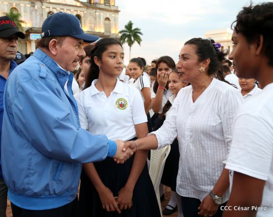 Presidente Daniel Ortega y vicepresidenta Rosario Murillo reciben la Antorcha de la Libertad y la Unidad Centroamericana