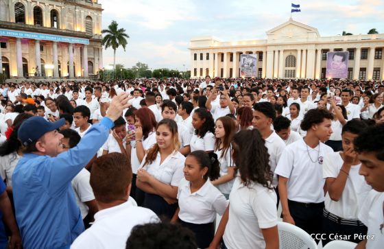 Presidente Daniel Ortega y vicepresidenta Rosario Murillo reciben la Antorcha de la Libertad y la Unidad Centroamericana