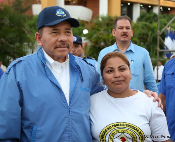Presidente Daniel Ortega y vicepresidenta Rosario Murillo reciben la Antorcha de la Libertad y la Unidad Centroamericana