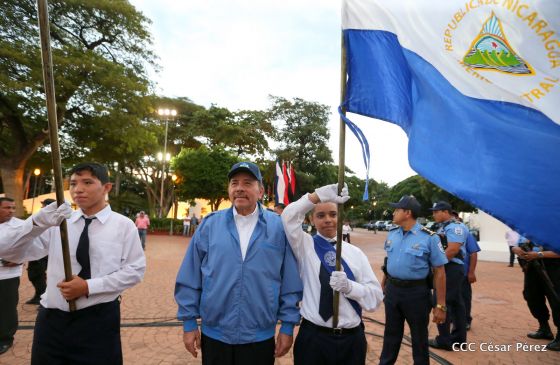 Presidente Daniel Ortega y vicepresidenta Rosario Murillo reciben la Antorcha de la Libertad y la Unidad Centroamericana