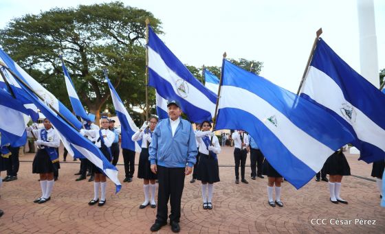 Presidente Daniel Ortega y vicepresidenta Rosario Murillo reciben la Antorcha de la Libertad y la Unidad Centroamericana
