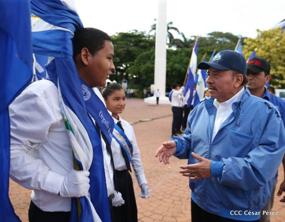 Presidente Daniel Ortega y vicepresidenta Rosario Murillo reciben la Antorcha de la Libertad y la Unidad Centroamericana
