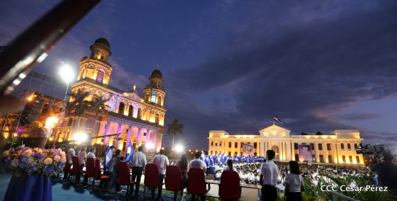 Presidente Daniel Ortega y vicepresidenta Rosario Murillo reciben la Antorcha de la Libertad y la Unidad Centroamericana