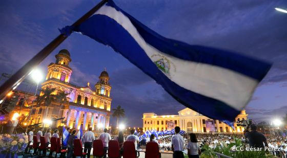 Presidente Daniel Ortega y vicepresidenta Rosario Murillo reciben la Antorcha de la Libertad y la Unidad Centroamericana