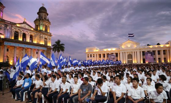 Presidente Daniel Ortega y vicepresidenta Rosario Murillo reciben la Antorcha de la Libertad y la Unidad Centroamericana